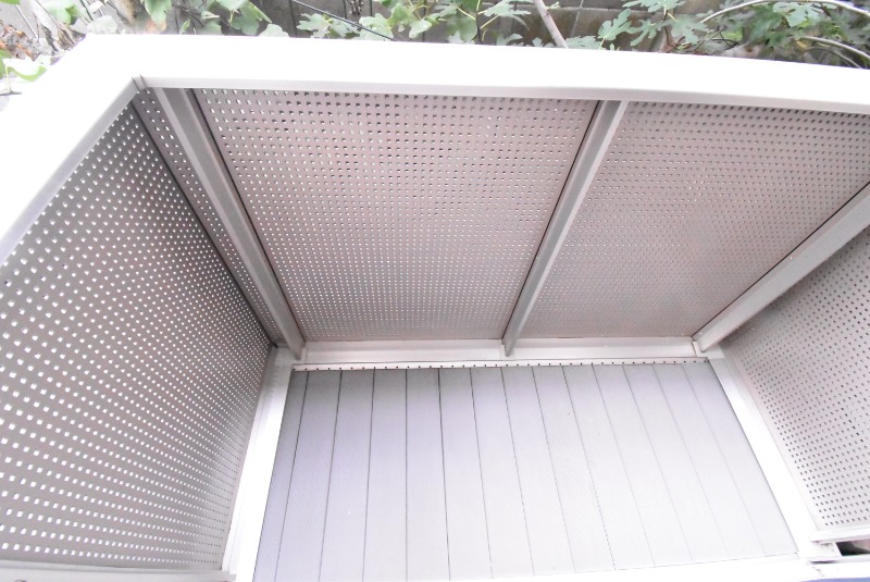 ��ʌ��������܎s�Y�a��̉ƂS���ڂ̃A�p�[�g�̃o���R�j�[