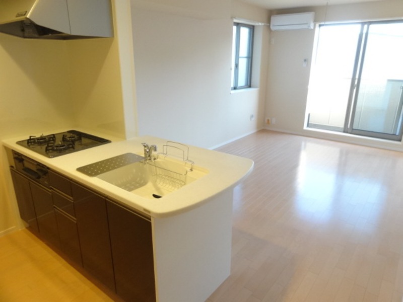 ��ʌ��������܎s���撆���R���ڂ̃}���V�����̃L�b�`��