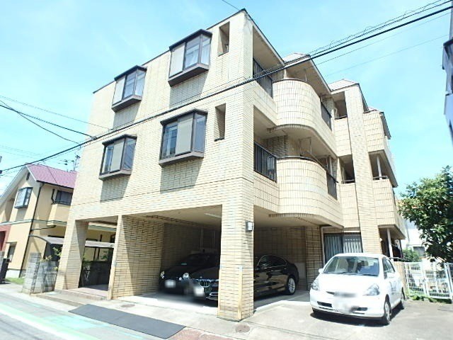 ��ʌ��������܎s��{��㏬��330�̃}���V�����̌����O��