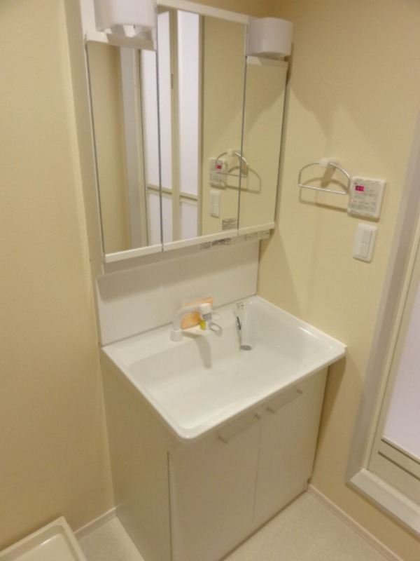 ��ʌ��������܎s���撆���R���ڂ̃}���V�����̐��ʏ�