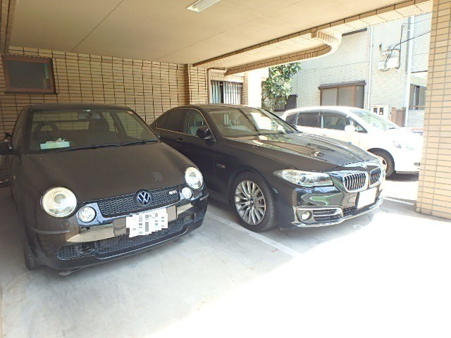 ��ʌ��������܎s��{��㏬���̃}���V�����̒��ԏ�