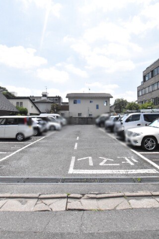 ��ʌ��������܎s�k��~�͒��̃}���V�����̒��ԏ�