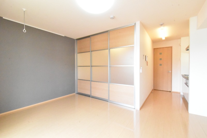 ��ʌ������s�����T���ڂ̃A�p�[�g�̋��ԁE���r���O