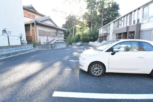 ��ʌ��@�c�s�������̃A�p�[�g�̒��ԏ�