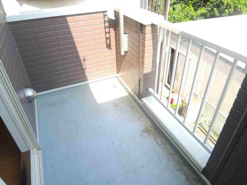 ��ʌ��k�����S�ɓޒ��厚�����̃A�p�[�g�̃o���R�j�[