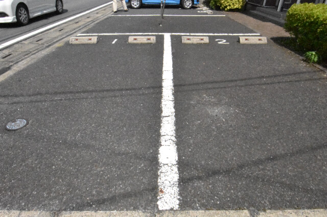 ��ʌ��k�����S�ɓޒ��厚�����̃A�p�[�g�̒��ԏ�