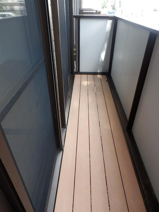 ��ʌ�����s�厚����̃A�p�[�g�̃o���R�j�[