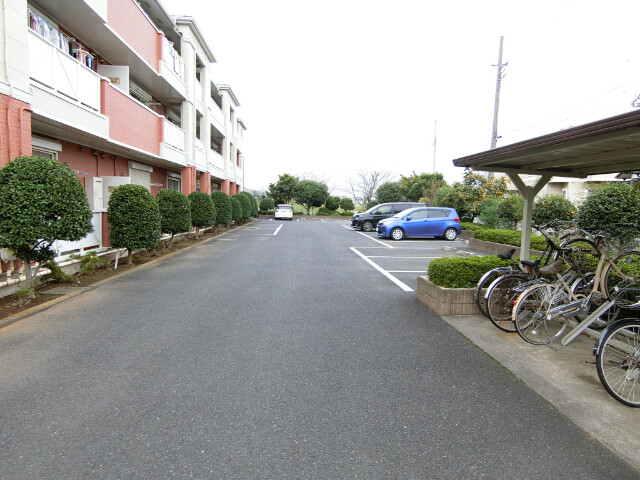 ��ʌ��@�c�s�厚�쓇�̃A�p�[�g�̒��ԏ�