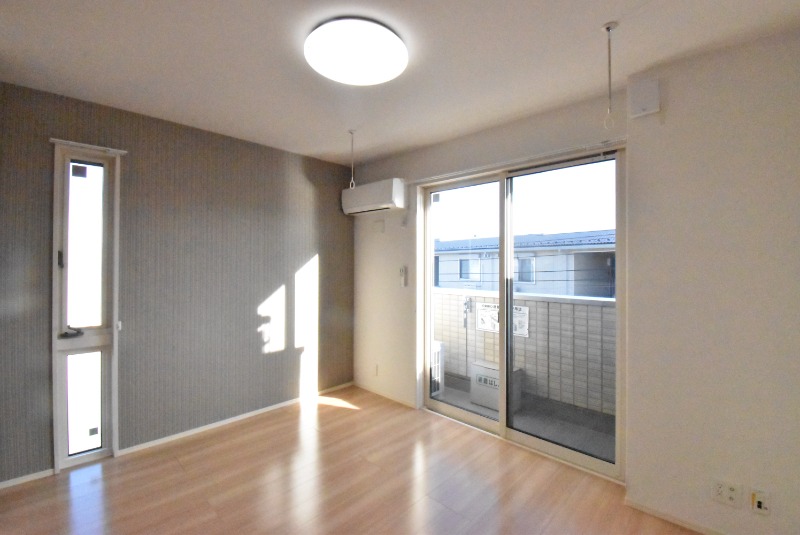 ��ʌ��z�J�s���C�N�^�E���U���ڂ̃A�p�[�g�̋��ԁE���r���O