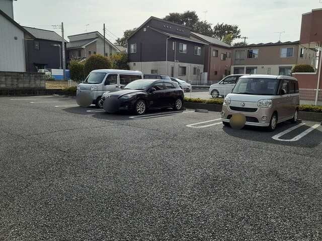 ��ʌ������s�����̃A�p�[�g�̒��ԏ�