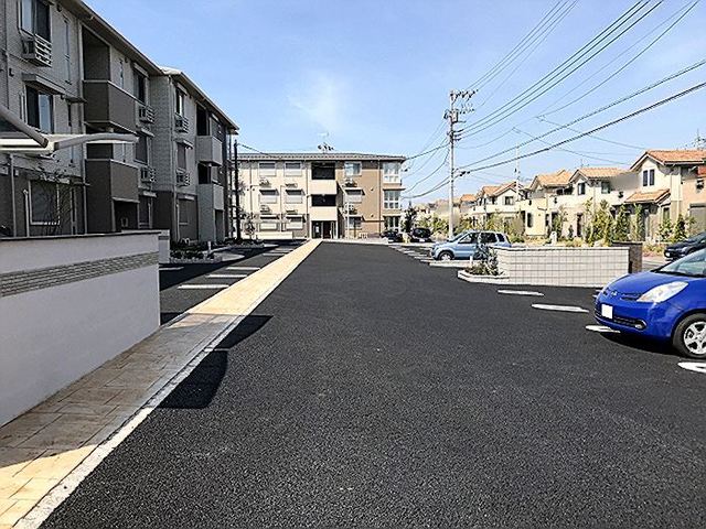 ��ʌ��z�J�s���C�N�^�E���U���ڂ̃A�p�[�g�̒��ԏ�