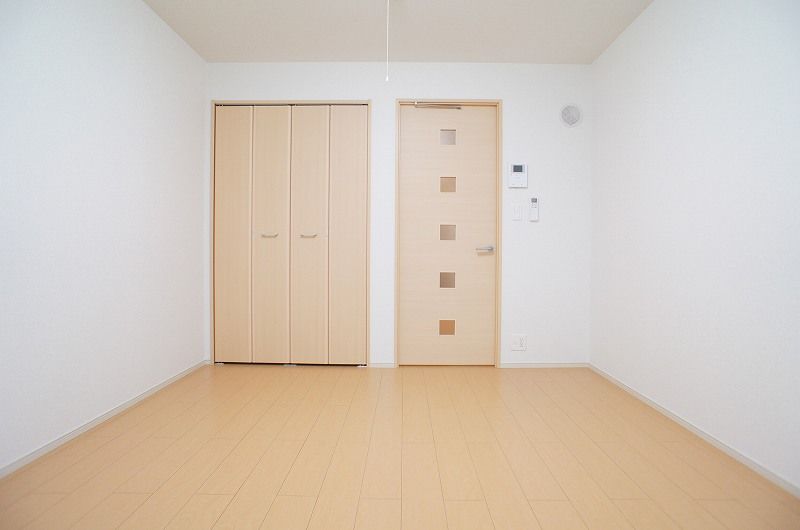 ��ʌ�����s�V�䒬�̃A�p�[�g�̂��̑������E�X�y�[�X