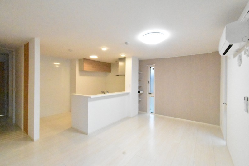 ��ʌ��z�J�s���C�N�^�E���X���ڂ̃A�p�[�g�̋��ԁE���r���O