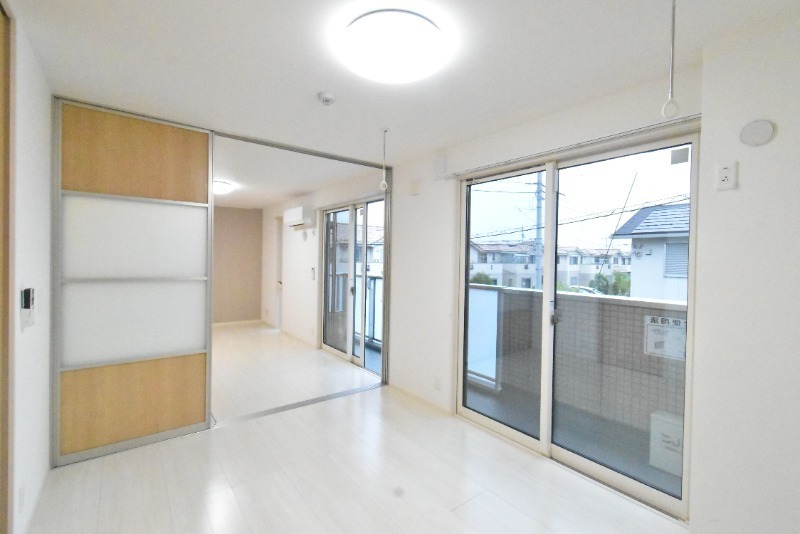 ��ʌ��z�J�s���C�N�^�E���X���ڂ̃A�p�[�g�̂��̑������E�X�y�[�X