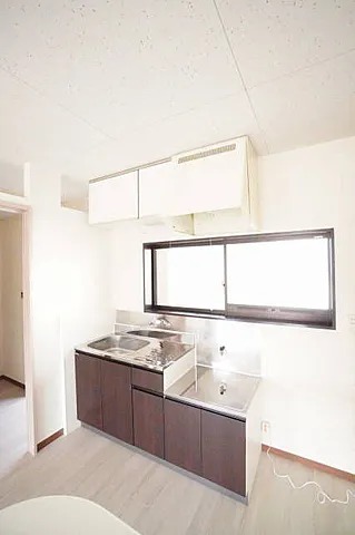 ��ʌ������s�V�����T���ڂ̃A�p�[�g�̃L�b�`��