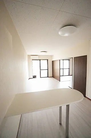 ��ʌ������s�V�����T���ڂ̃A�p�[�g�̂��̑������E�X�y�[�X