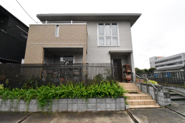 ��ʌ��������܎s�k��{�����Q���ڂ̃A�p�[�g�̌����O��