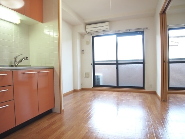 ��ʌ��������܎s�΋�厚�����̃}���V�����̋��ԁE���r���O