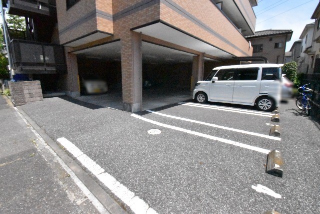 ��ʌ��������܎s�΋�厚�����̃}���V�����̒��ԏ�