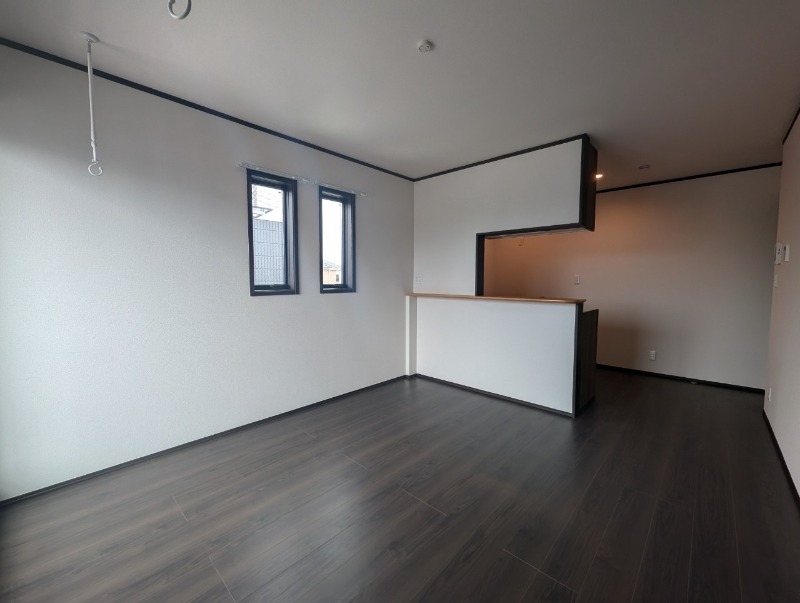 ��ʌ��@�c�s���m�؂S���ڂ̃e���X�n�E�X�̋��ԁE���r���O