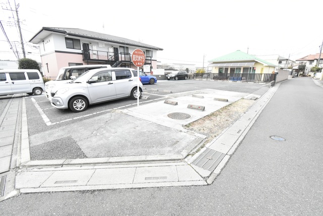 ��ʌ�����s�厚������̃}���V�����̒��ԏ�