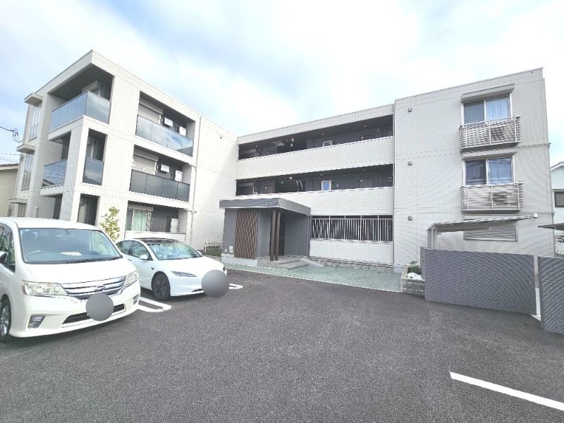 ��ʌ��������܎s�k��{����715�̃A�p�[�g�̌����O��