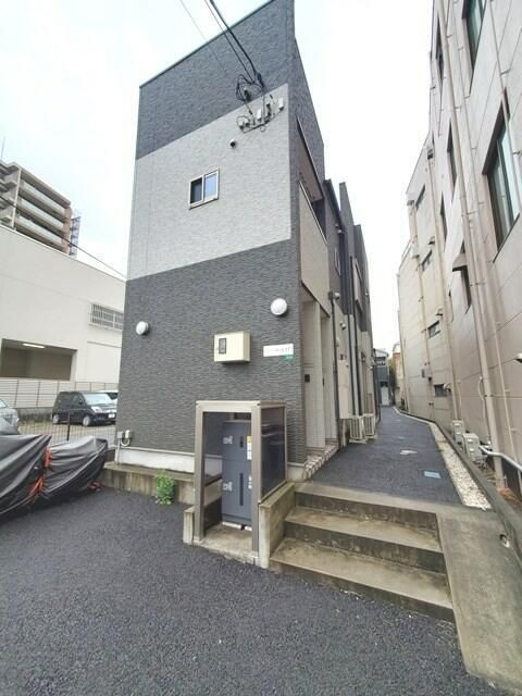 ��ʌ�����s�����J�{���Q���ڂ̃A�p�[�g�̌����O��