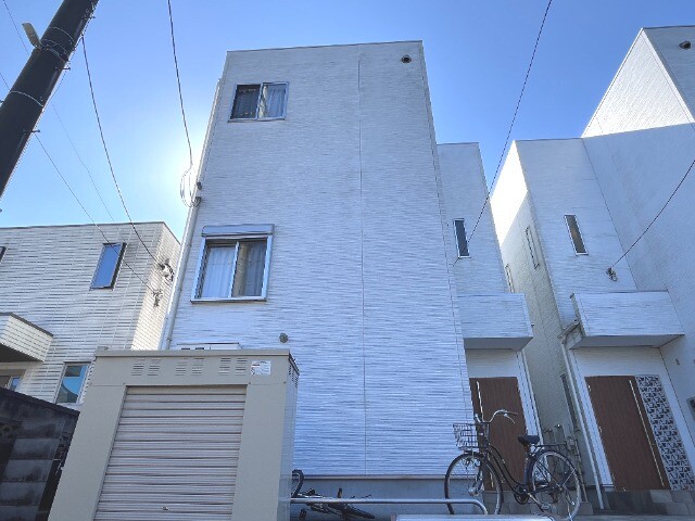 ��ʌ��������܎s�����擌��{�U����48-22�̃A�p�[�g�̌����O��