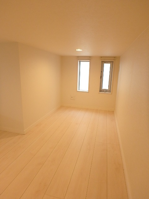 ��ʌ��������܎s�����擌��{�U���ڂ̃A�p�[�g�̂��̑������E�X�y�[�X