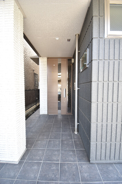 ��ʌ��������܎s�Y�a���ՂR���ڂ̃}���V�����̃G���g�����X