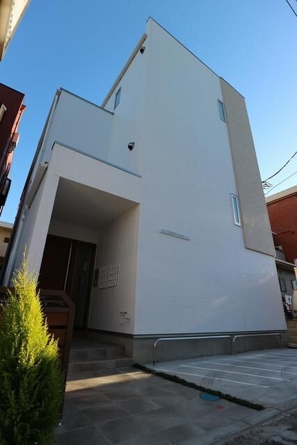 ��ʌ�����s���L�R���ڂ̃A�p�[�g�̌����O��