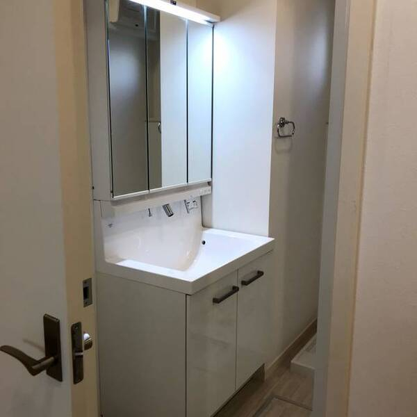 ��ʌ��������܎s�Y�a�撇���S���ڂ̃e���X�n�E�X�̐��ʏ�