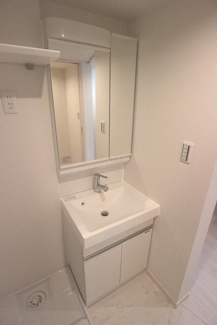 ��ʌ�����s���L�R���ڂ̃A�p�[�g�̐��ʏ�