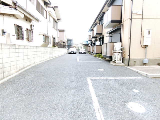 ��ʌ�����s�씵���J�V���ڂ̃A�p�[�g�̒��ԏ�