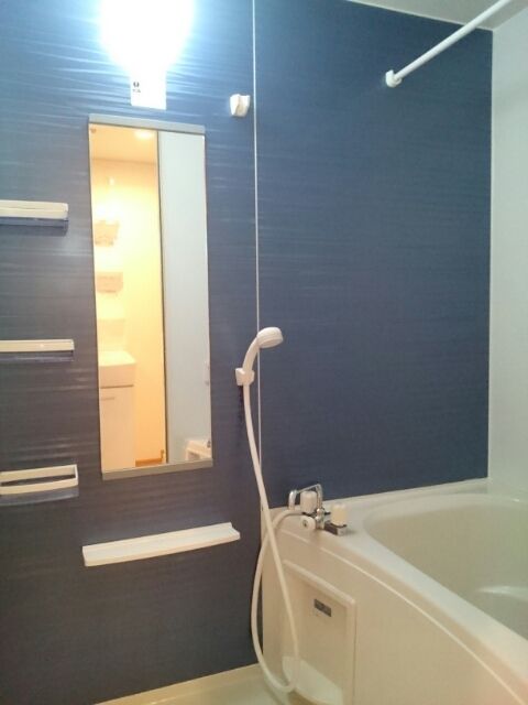 ��ʌ�����s�ђ��̃A�p�[�g�̃o�X