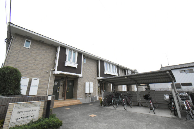 ��ʌ�����s�厚�����̃A�p�[�g�̃G���g�����X