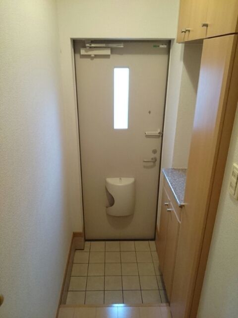 ��ʌ�����s�ђ��̃A�p�[�g�̌���