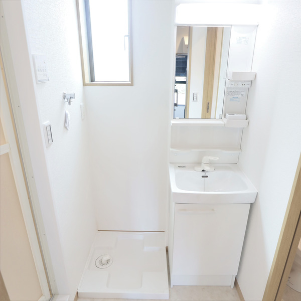 ��ʌ�����s�씵���J�R���ڂ̃A�p�[�g�̐��ʏ�