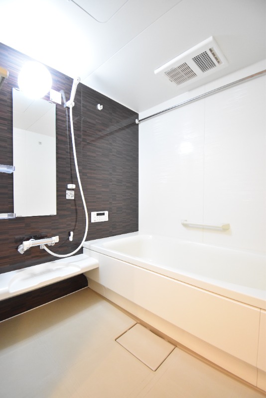 ��ʌ��z�J�s���C�N�^�E���T���ڂ̃A�p�[�g�̃o�X