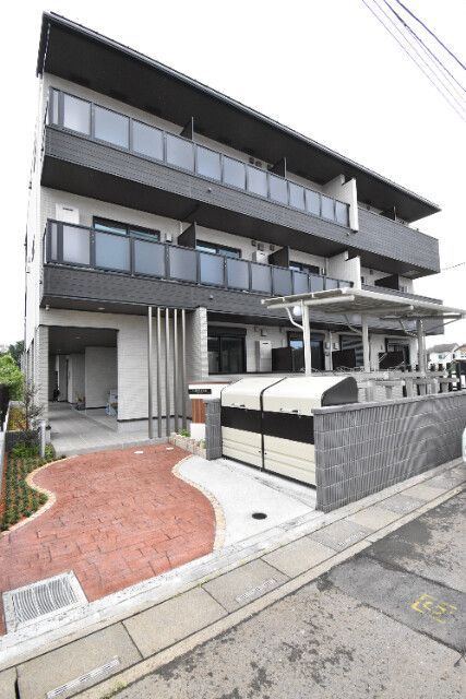 ��ʌ��������܎s�΋�厚���̃A�p�[�g�̌����O��