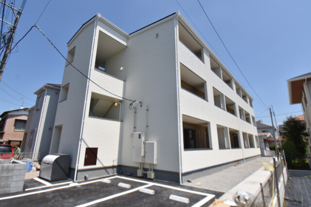 ��ʌ��������܎s������厚���n��333-1�̃A�p�[�g�̌����O��