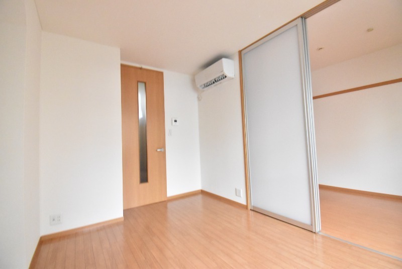 ��ʌ�����s�����R���ڂ̃A�p�[�g�̋��ԁE���r���O