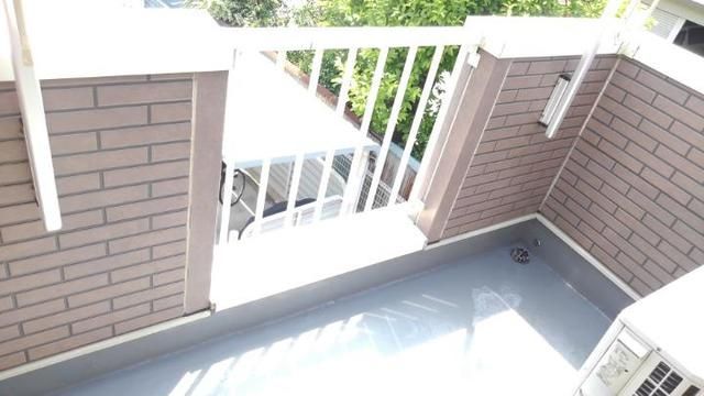 ��ʌ������s�������̃A�p�[�g�̃o���R�j�[