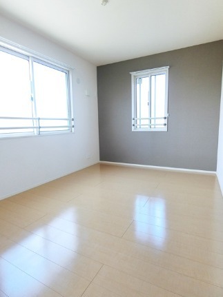 ��ʌ��k�����S�ɓޒ��厚�����̃A�p�[�g�̋��ԁE���r���O