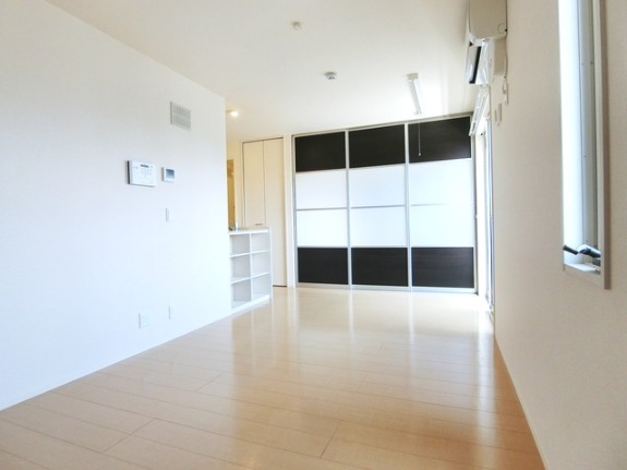 ��ʌ��k�����S�ɓޒ��厚�����̃A�p�[�g�̋����E���r���O