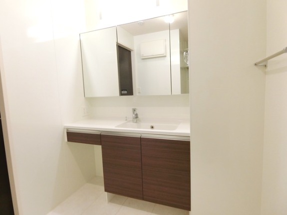 ��ʌ��k�����S�ɓޒ��厚�����̃A�p�[�g�̐��ʏ�