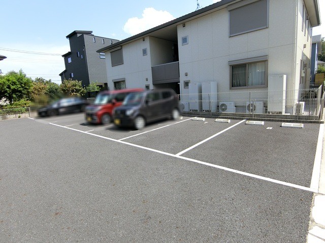 ��ʌ��k�����S�ɓޒ��厚�����̃A�p�[�g�̒��ԏ�