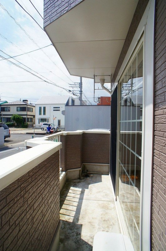 ��ʌ������s�������̃A�p�[�g�̃o���R�j�[