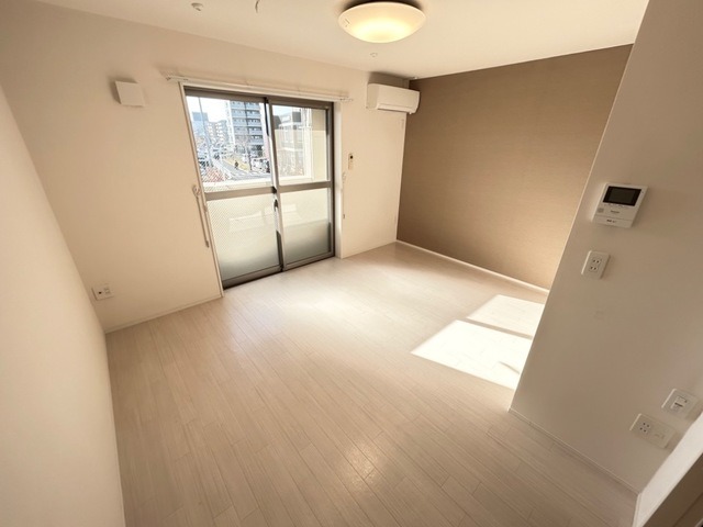 ��ʌ��������܎s�΋�����S���ڂ̃A�p�[�g�̋��ԁE���r���O