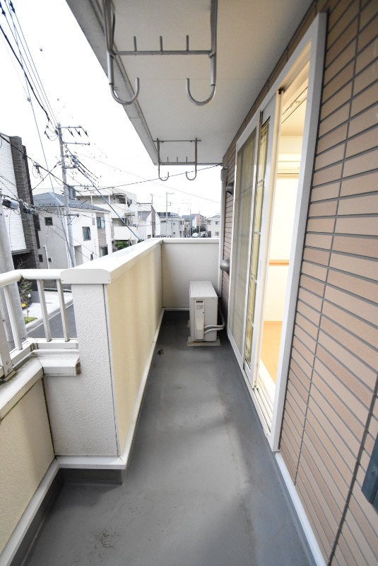 ��ʌ��������܎s�΋�厚���̃A�p�[�g�̃o���R�j�[